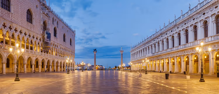 Piazzetta San Marco und der Dogenpalast im Morgengrauen