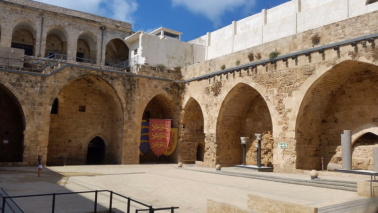 Innenhof der Kreuzfahrer-Rittersäle in Akko