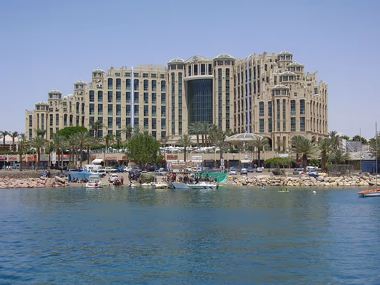 فندق منتجع كوين أوف شيبا إيلات على الشاطئ