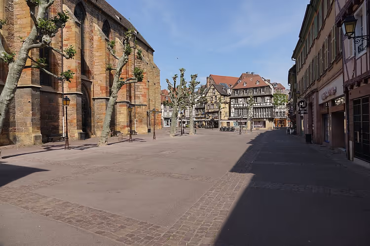 Jarmark przy kościele dominikanów w Colmarze