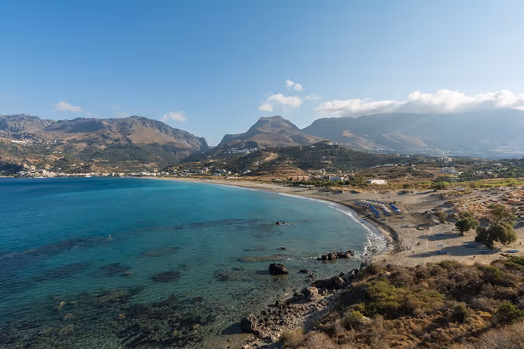 Panorama over Plakias-bukta og stranden med fjell