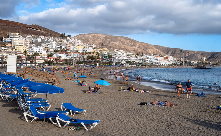 Blå solsenger på Las Vistas-stranden, Tenerife