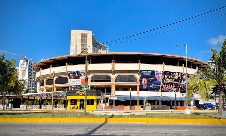 Pyöreä härkätaisteluareena Cancúnissa päivällä