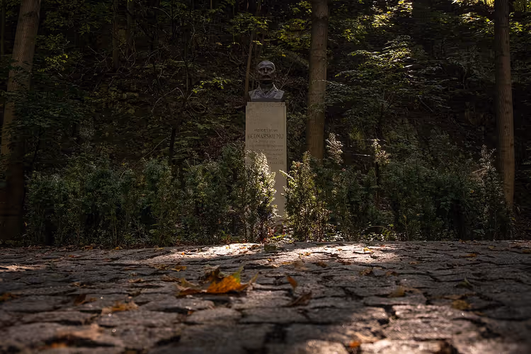 Wojciech Bednarski-monument in het park, Krakau