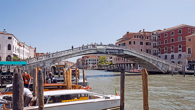 Scalzi-broen over Canal Grande i Venezia