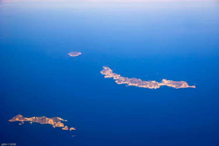 Zdjęcie z drona wysp archipelagu Ponza na Morzu Tyrreńskim