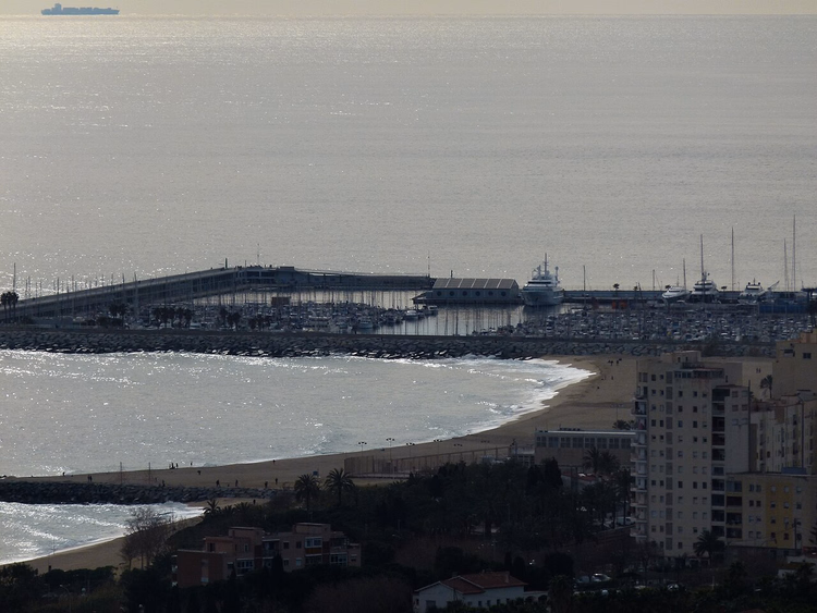 Mataró havn og Varador-stranden sett ovenfra