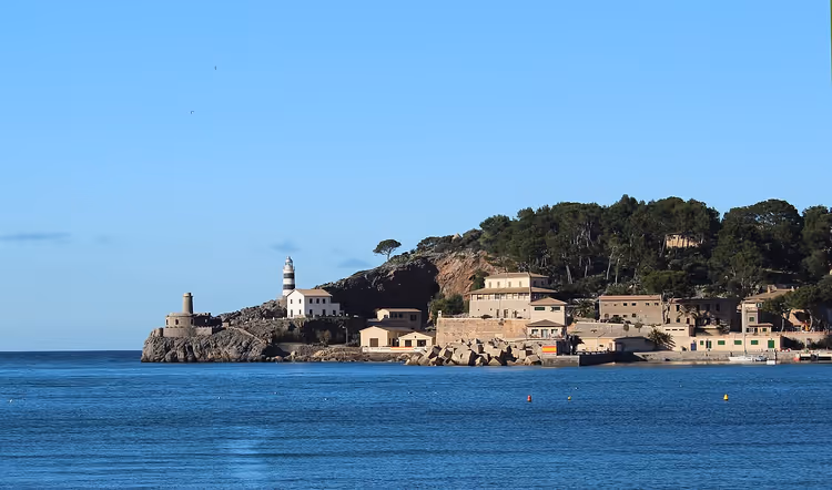 Port de Sóller: bukt, fyr og bygninger ved stranden