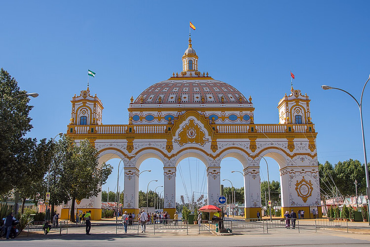 Haupttor der Feria de Abril in Sevilla
