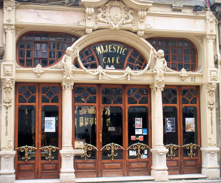 Фасад кафе Majestic в Порту