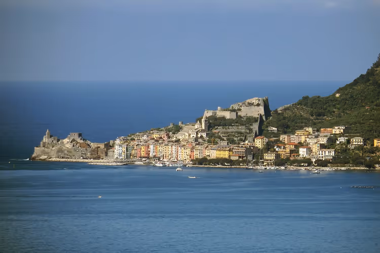 Denizden Portovenere: kale ve renkli evler