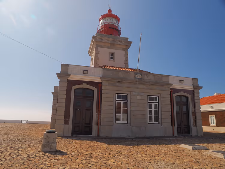 Vuurtoren van Cabo da Roca en stenen gebouw
