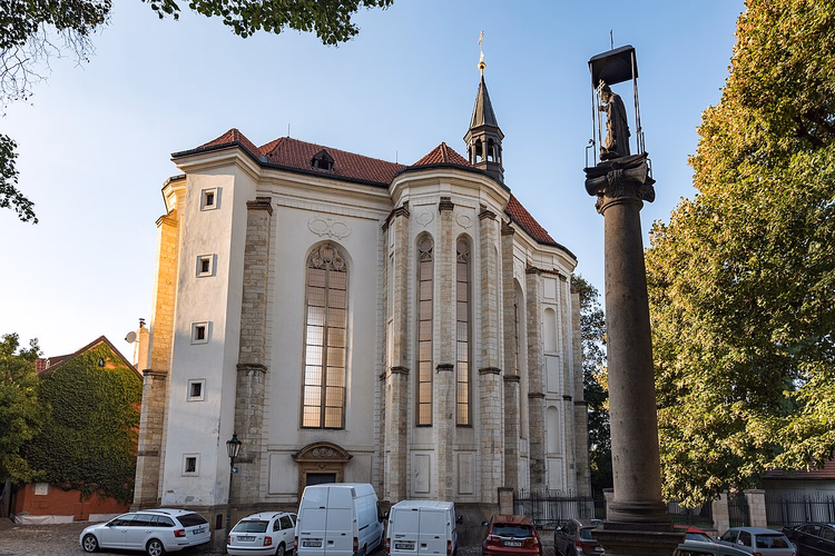 Sint-Rochuskerk op de binnenplaats van het Strahov-klooster