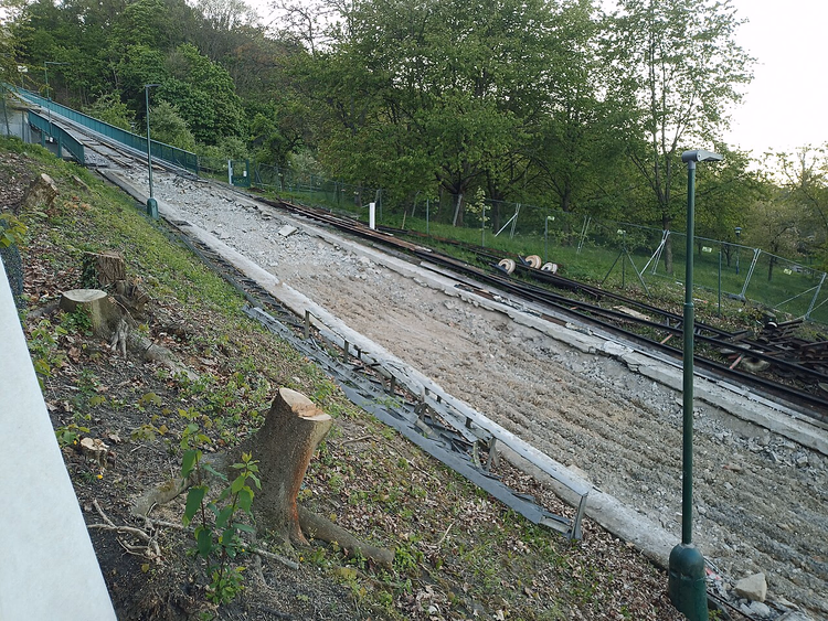 La funicolare sul pendio del Petřín