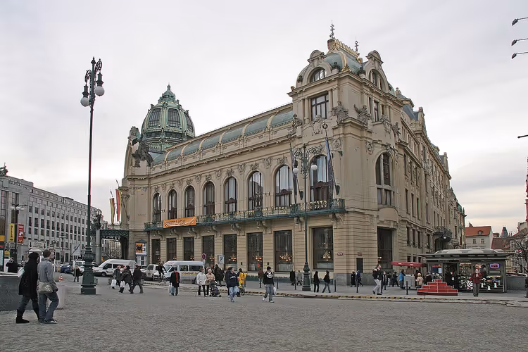 Piazza della Repubblica a Praga con la Casa Municipale