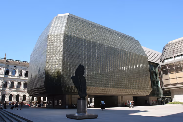 Glazen gebouw van de Nieuwe Scène van het Nationaal Theater