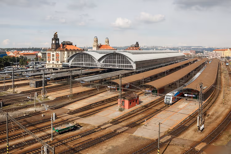 Historisches Gebäude des Prager Hauptbahnhofs