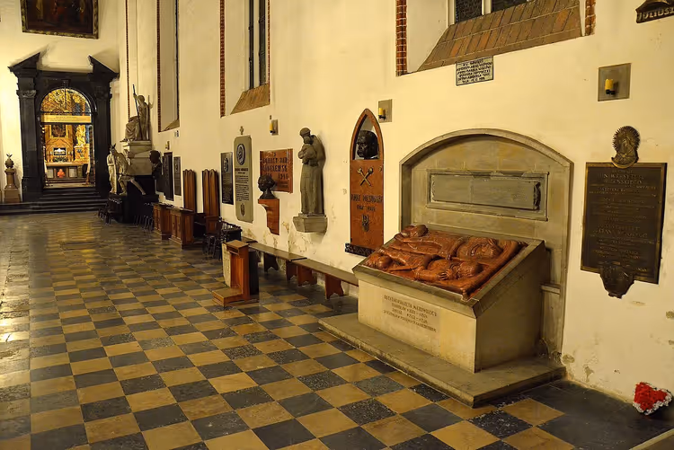Høyre sideskip i St. Johannes erkedomkirke i Warszawa