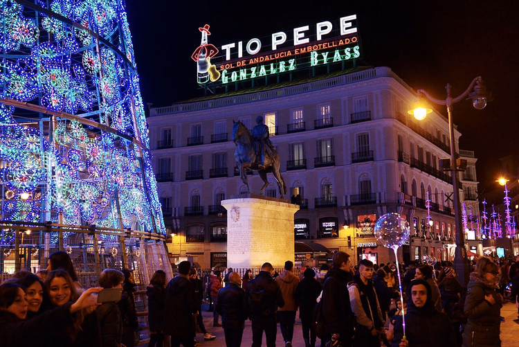 Puerta del Sol a Madrid di notte