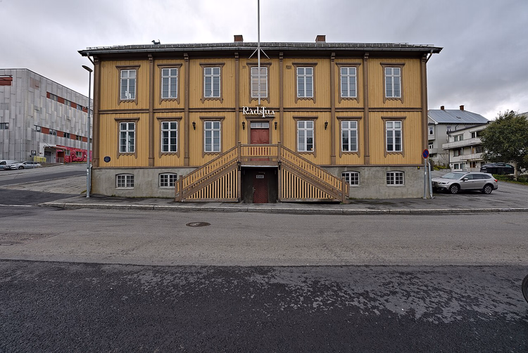 Tromsø şehir merkezinde eski ahşap ev