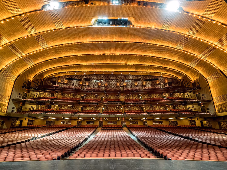 Интерьер зрительного зала Radio City Music Hall