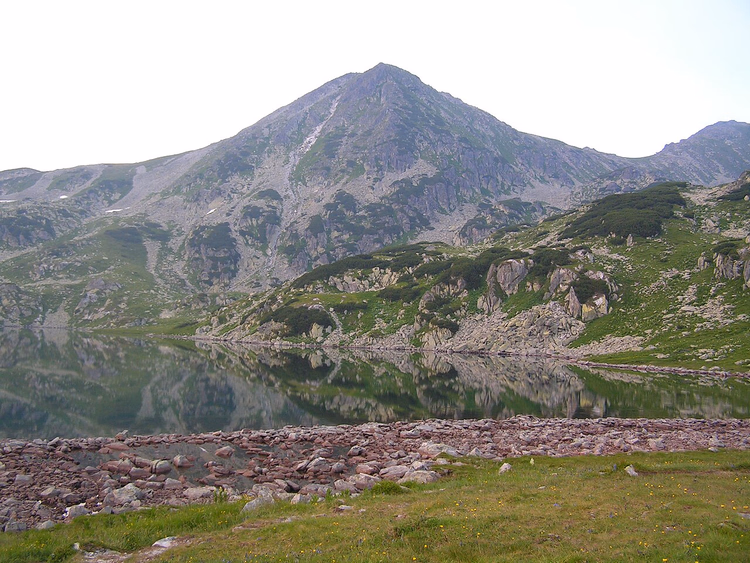 Bucura bresjø og Retezat fjelltopp