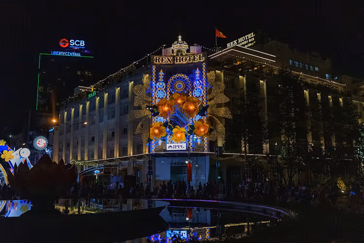 Ho Chi Minh Cityde geceleyin Rex Hotel