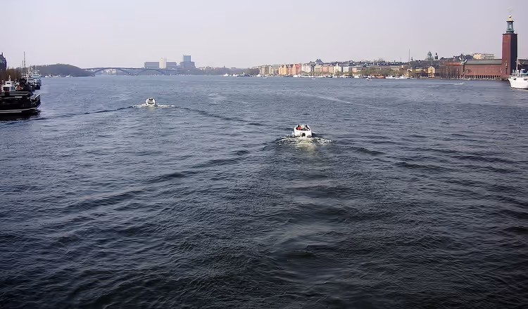 Blick auf die Bucht Riddarfjärden mit Schiffen