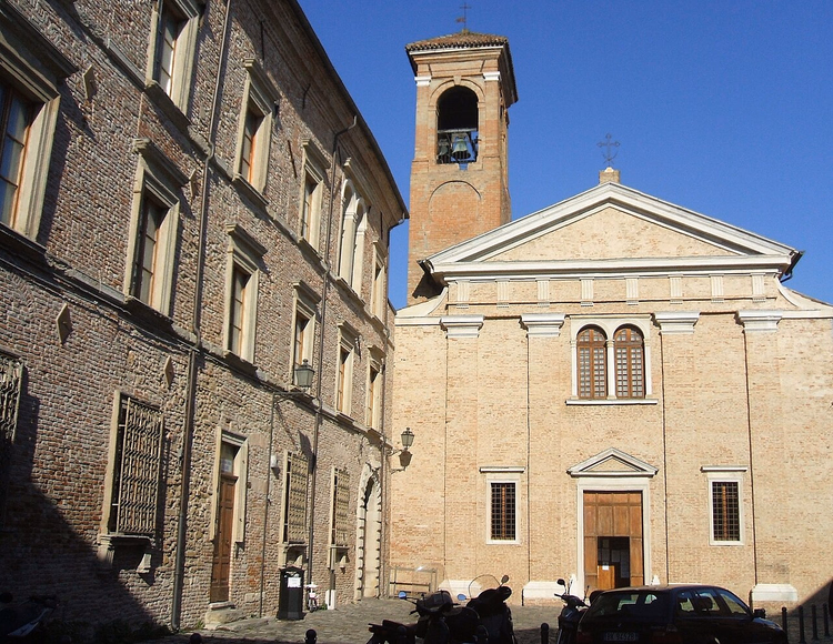 Kerk van San Giuliano en bakstenen huizen in Rimini