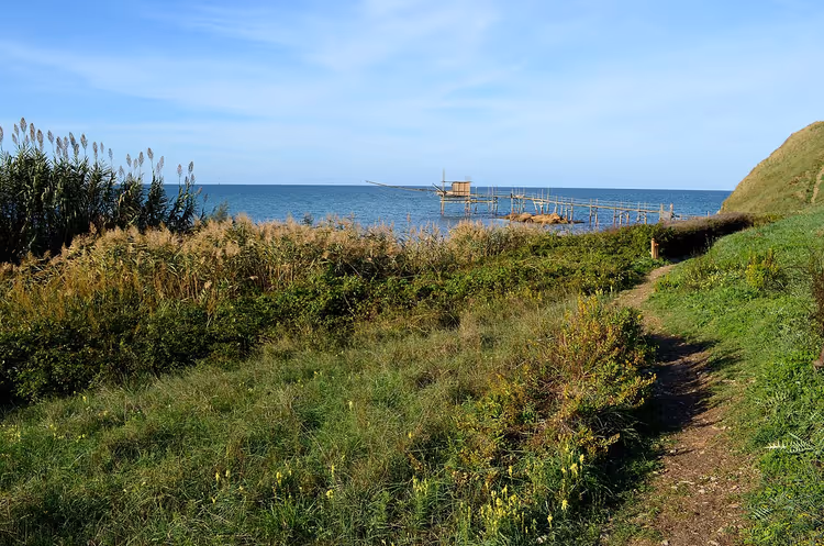 dune selvagge e rocce della riserva naturale di Punta Aderci