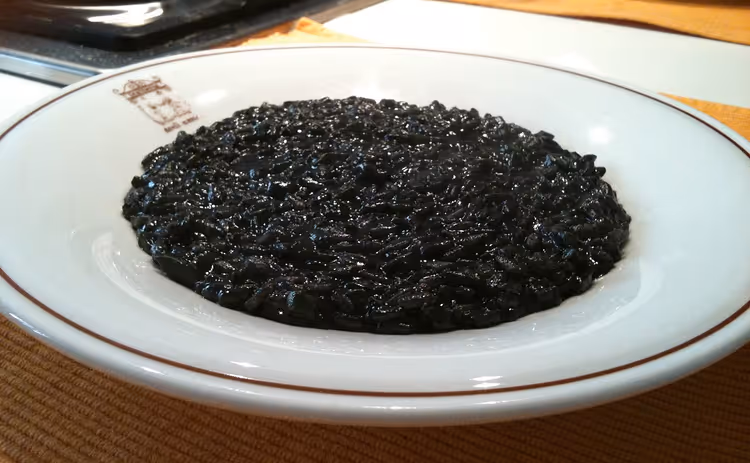 Black risotto with squid