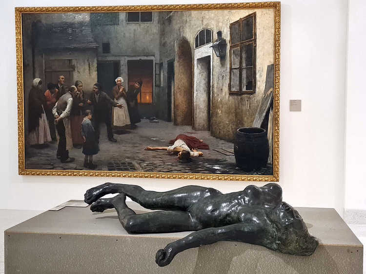 قاعة تضم لوحة لشيكانيدر ومنحوتة لرودان