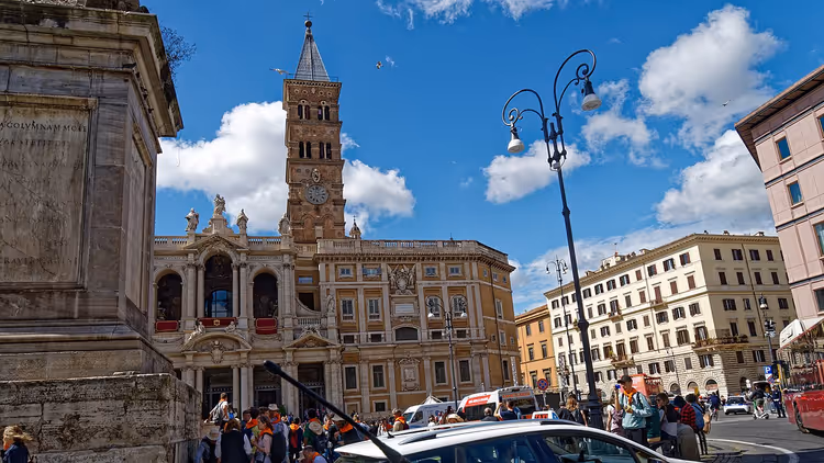 Coluna e Basílica de Santa Maria Maior em Roma