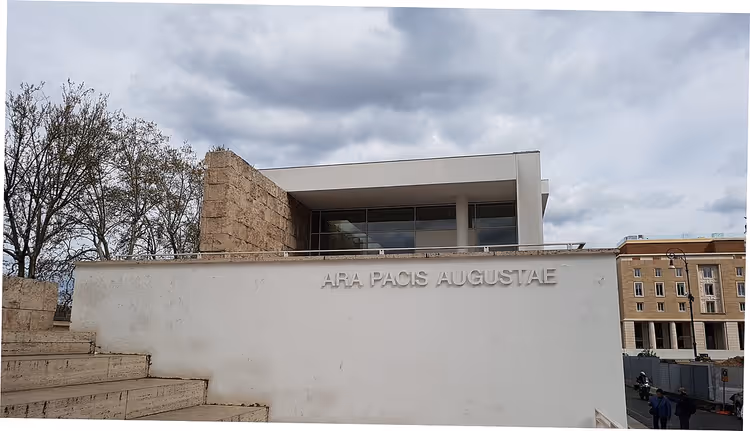 Fachada do Museu da Ara Pacis em Roma