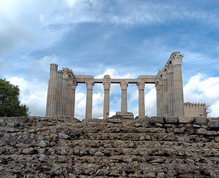 Zuilen van de Romeinse tempel in Évora