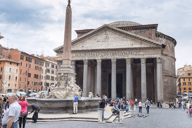 Pantheon og fontenen på Piazza della Rotonda