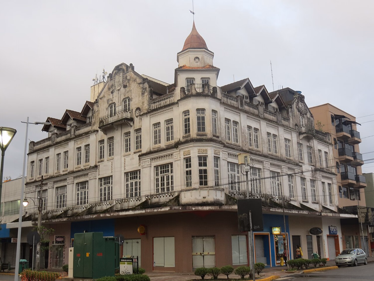 Joinville'deki Príncipe Caddesi'ndeki tarihi bina