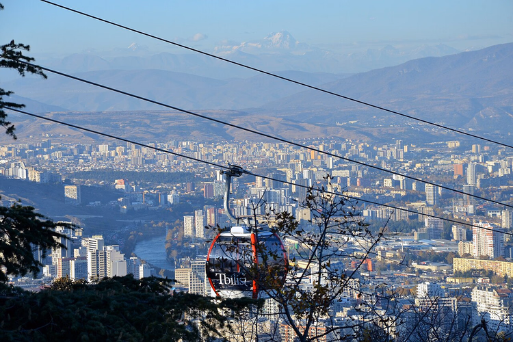 Funivia sul panorama di Tbilisi