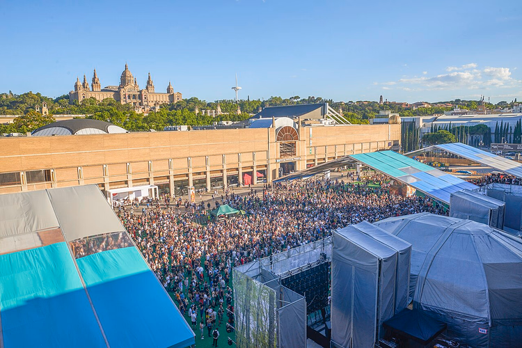 Толпа на Sónar by Day у Монжуика