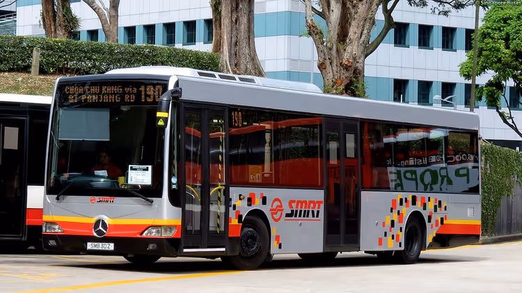 SMRT-Bus auf der Linie 190 in Singapur