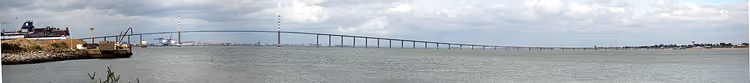 Panorama da Ponte de Saint-Nazaire sobre o Loire