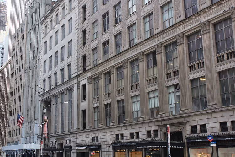 Gevel van Saks Fifth Avenue aan Fifth Avenue