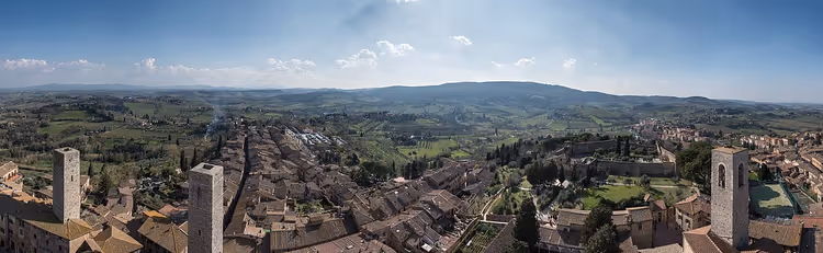 Kuleleri ve tepeleriyle San Gimignano panaroması