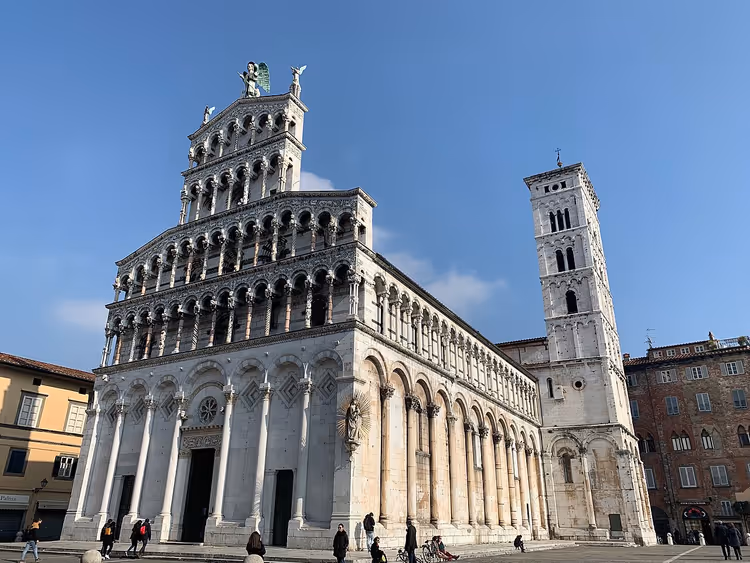 Fasaden til San Michele in Foro i Lucca