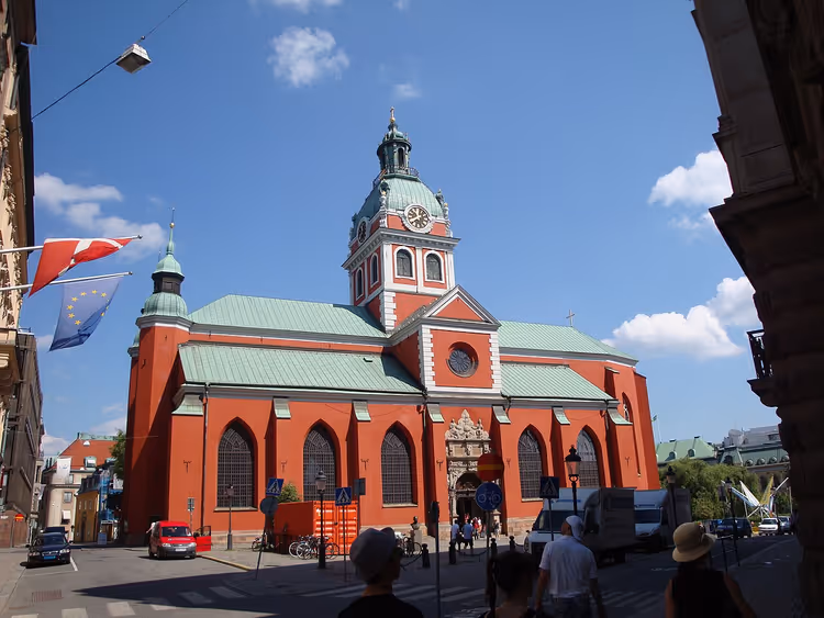 Røde Sankt Jacobs kyrka med tårnet sitt