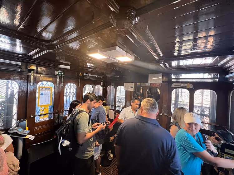 Historischer Aufzug Elevador de Santa Justa in Lissabon