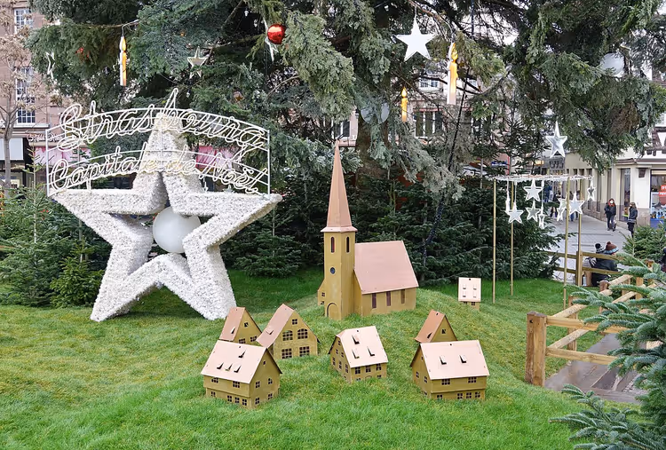 Grote kerstboom op Place Kléber