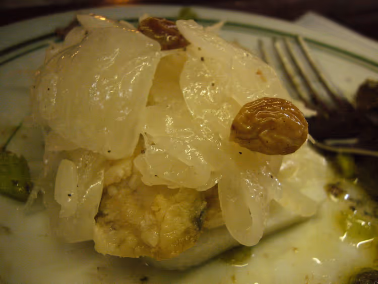 Sardinhas marinadas com cebola
