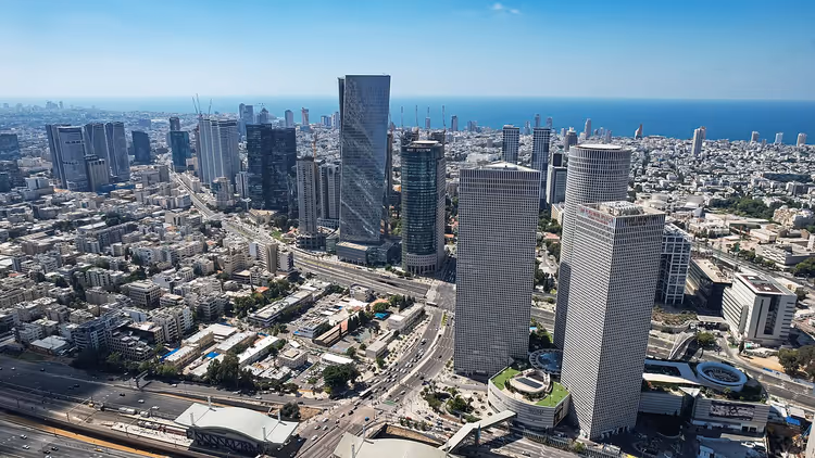 بانوراما لناطحات السحاب في تل أبيب من الأعلى