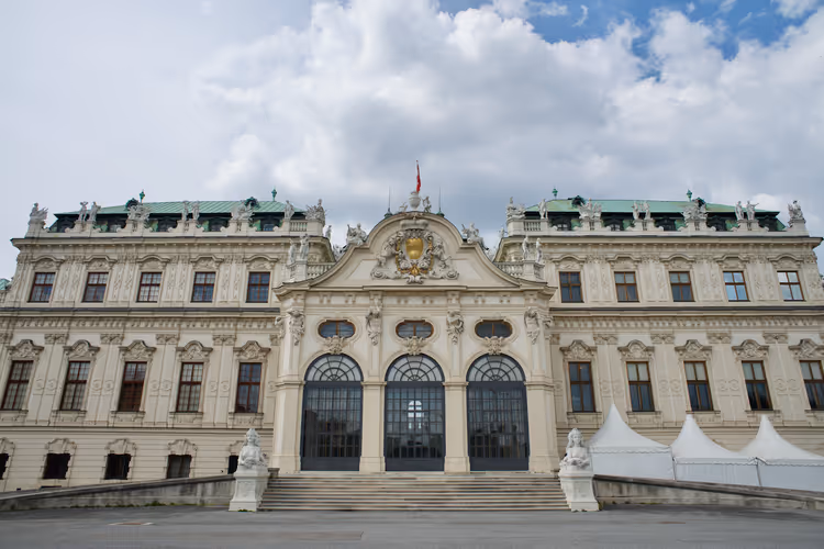 Barokkfasade på Øvre Belvedere med paradtrappen
